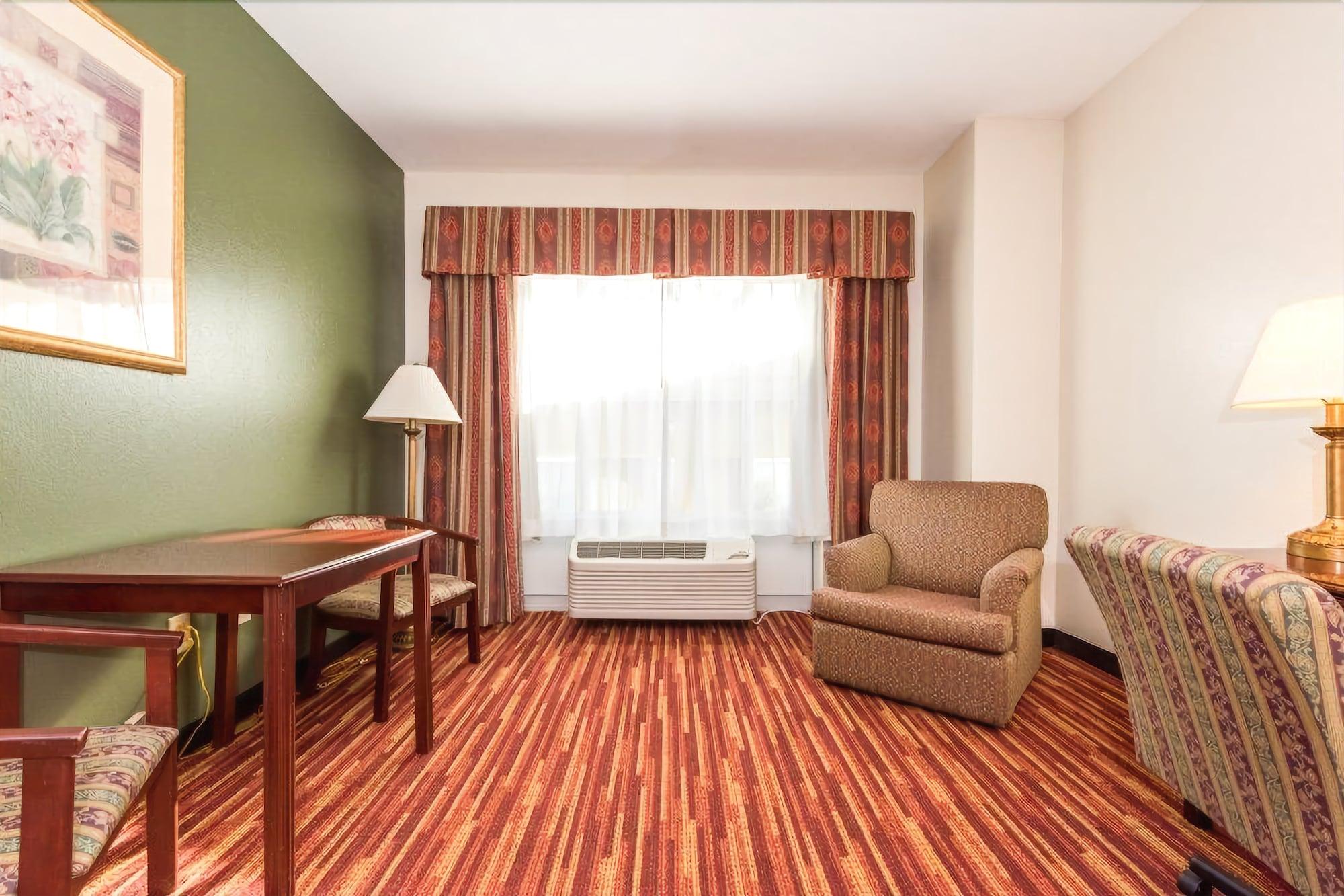 Baymont By Wyndham Montgomery South Экстерьер фото